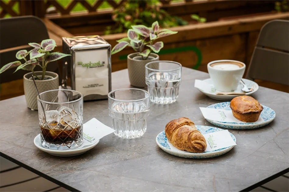 colazione-inclusa-bnb-lecce-pasticciotti-salentini-tipici-bar-raphael